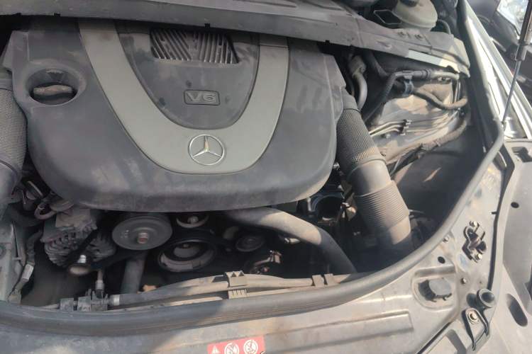 Used Mercedes-Benz R-Class 2010 R 350 L 4MATIC Grand Edition Engine Bay Left