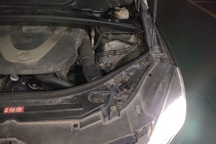 Used Mercedes-Benz R-Class 2010 R 350 L 4MATIC Engine Bay Left
