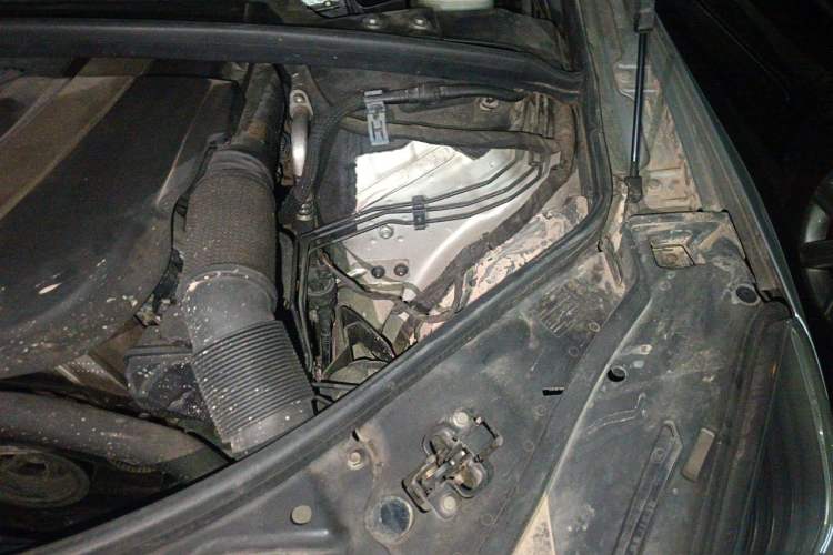 Used Mercedes-Benz R-Class 2010 R 300 L Business Model Engine Bay Left