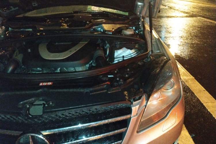 Used Mercedes-Benz R-Class 2010 R 350 L 4MATIC Engine Bay Left