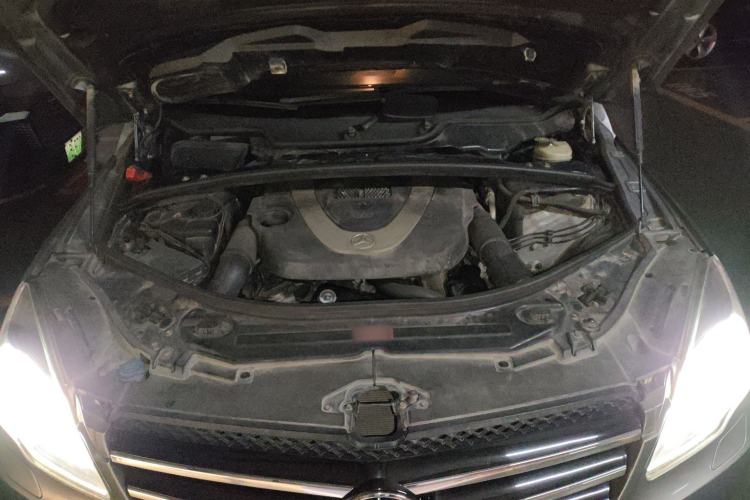 Used Mercedes-Benz R-Class 2010 R 350 L 4MATIC Engine Bay