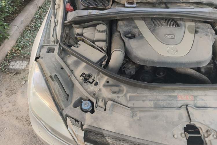 Used Mercedes-Benz R-Class 2010 R 350 L 4MATIC Engine Bay Right