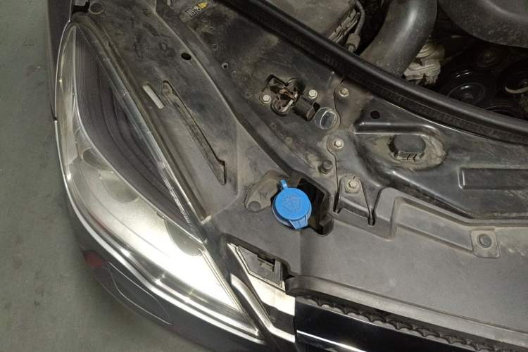 Used Mercedes-Benz R-Class 2010 R 300 L Business Model Engine Bay Right
