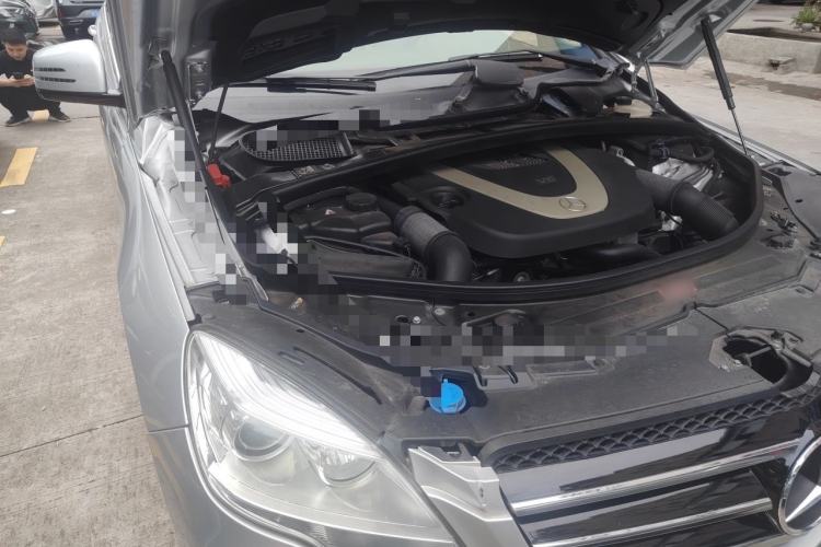 Used Mercedes-Benz R-Class 2010 R 350 L 4MATIC Engine Bay Right