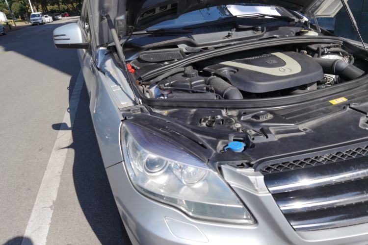 Used Mercedes-Benz R-Class 2010 R 350 L 4MATIC Engine Bay Right