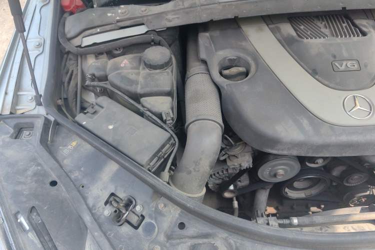 Used Mercedes-Benz R-Class 2010 R 350 L 4MATIC Grand Edition Engine Bay Right