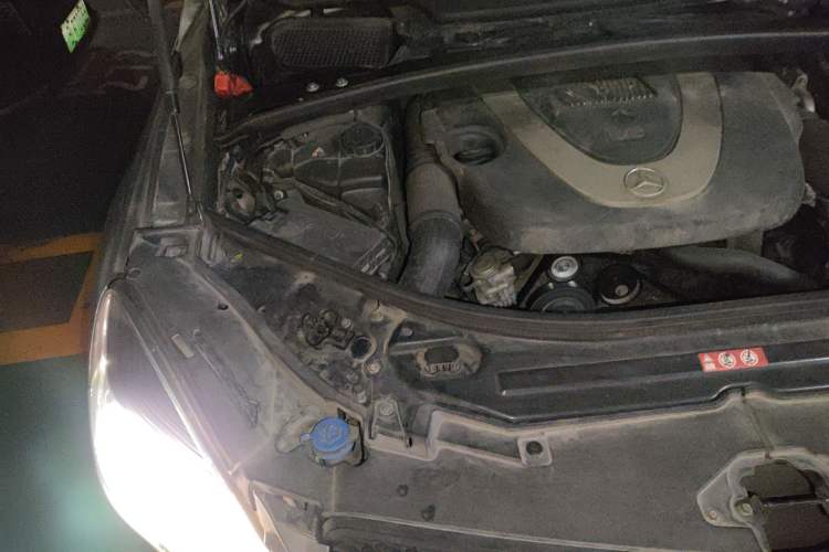 Used Mercedes-Benz R-Class 2010 R 350 L 4MATIC Engine Bay Right