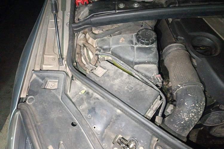 Used Mercedes-Benz R-Class 2010 R 300 L Business Model Engine Bay Right