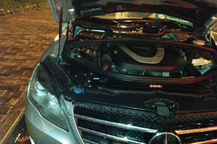 Used Mercedes-Benz R-Class 2010 R 350 L 4MATIC Engine Bay Right