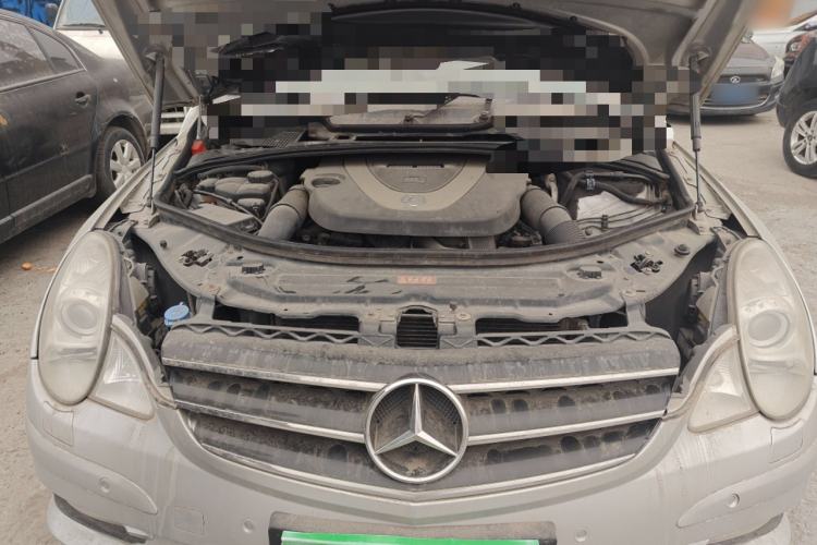 Used Mercedes-Benz R-Class 2010 R 350 L 4MATIC Grand Edition Engine Bay