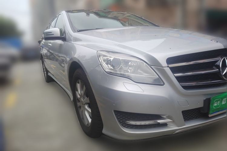 Used Mercedes-Benz R-Class 2010 R 350 L 4MATIC Front Right 45 Deg