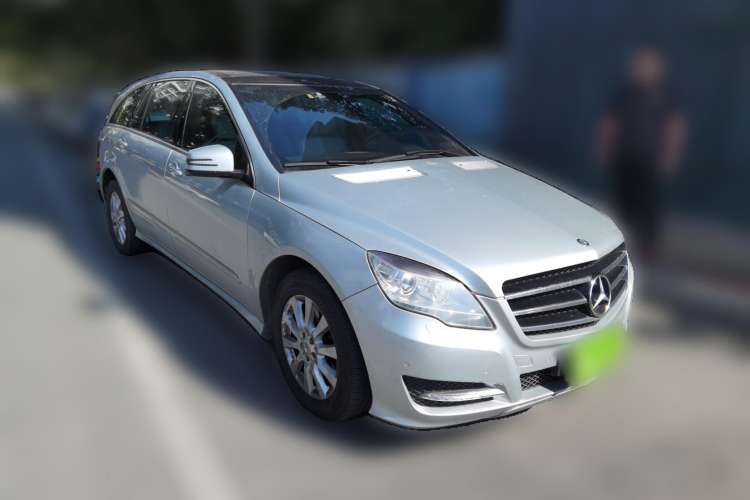 Used Mercedes-Benz R-Class 2010 R 350 L 4MATIC Front Right 45 Deg