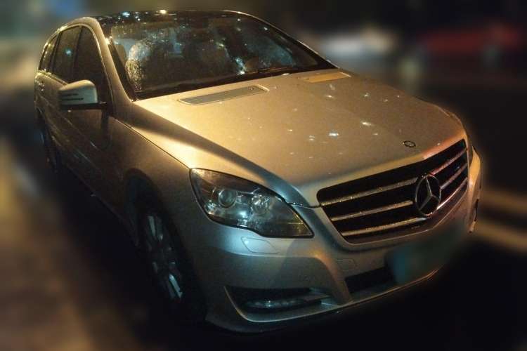 Used Mercedes-Benz R-Class 2010 R 350 L 4MATIC Front Right 45 Deg
