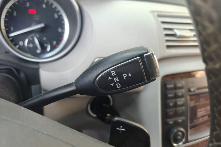Used Mercedes-Benz R-Class 2010 R 350 L 4MATIC Gear Lever