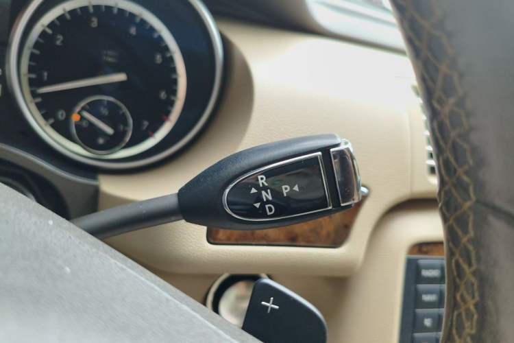 Used Mercedes-Benz R-Class 2010 R 350 L 4MATIC Gear Lever