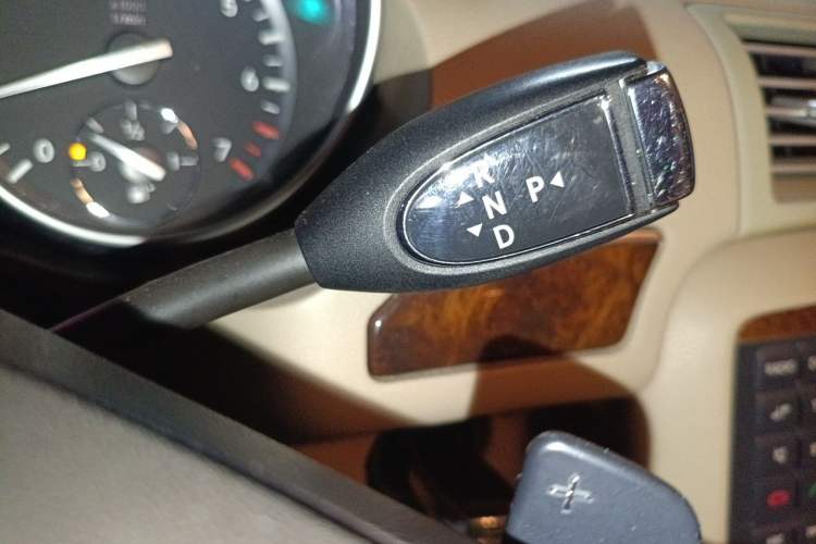 Used Mercedes-Benz R-Class 2010 R 300 L Business Model Gear Lever