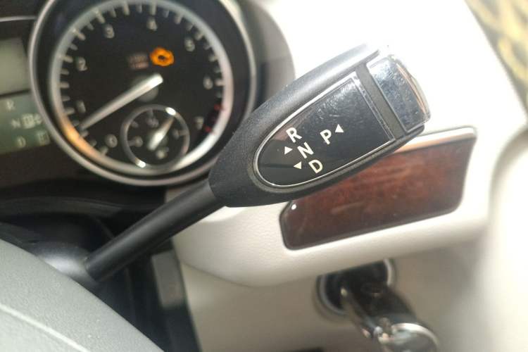 Used Mercedes-Benz R-Class 2010 R 350 L 4MATIC Gear Lever