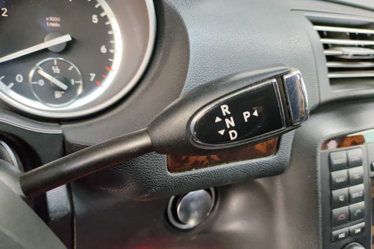 Used Mercedes-Benz R-Class 2010 R 350 L 4MATIC Gear Lever