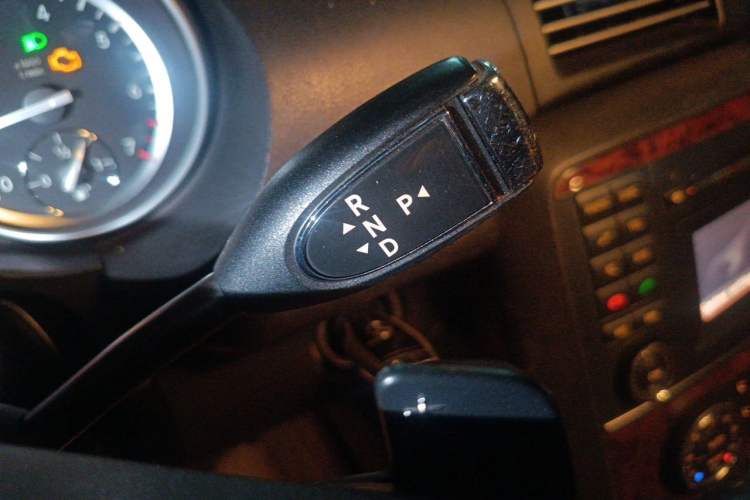 Used Mercedes-Benz R-Class 2010 R 300 L Business Model Gear Lever