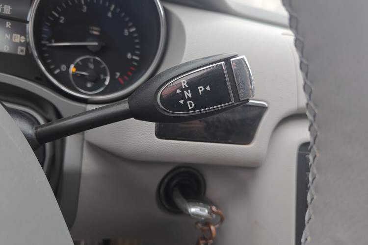 Used Mercedes-Benz R-Class 2010 R 350 L 4MATIC Grand Edition Gear Lever