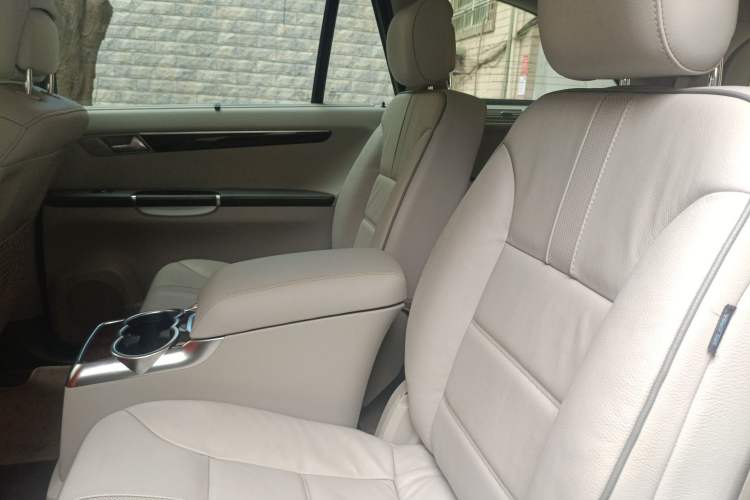 Used Mercedes-Benz R-Class 2010 R 350 L 4MATIC Left Rear Seat