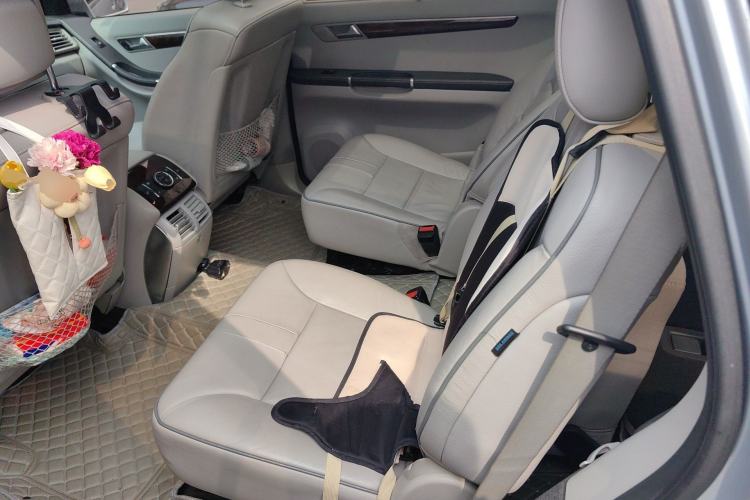 Used Mercedes-Benz R-Class 2010 R 350 L 4MATIC Grand Edition Left Rear Seat
