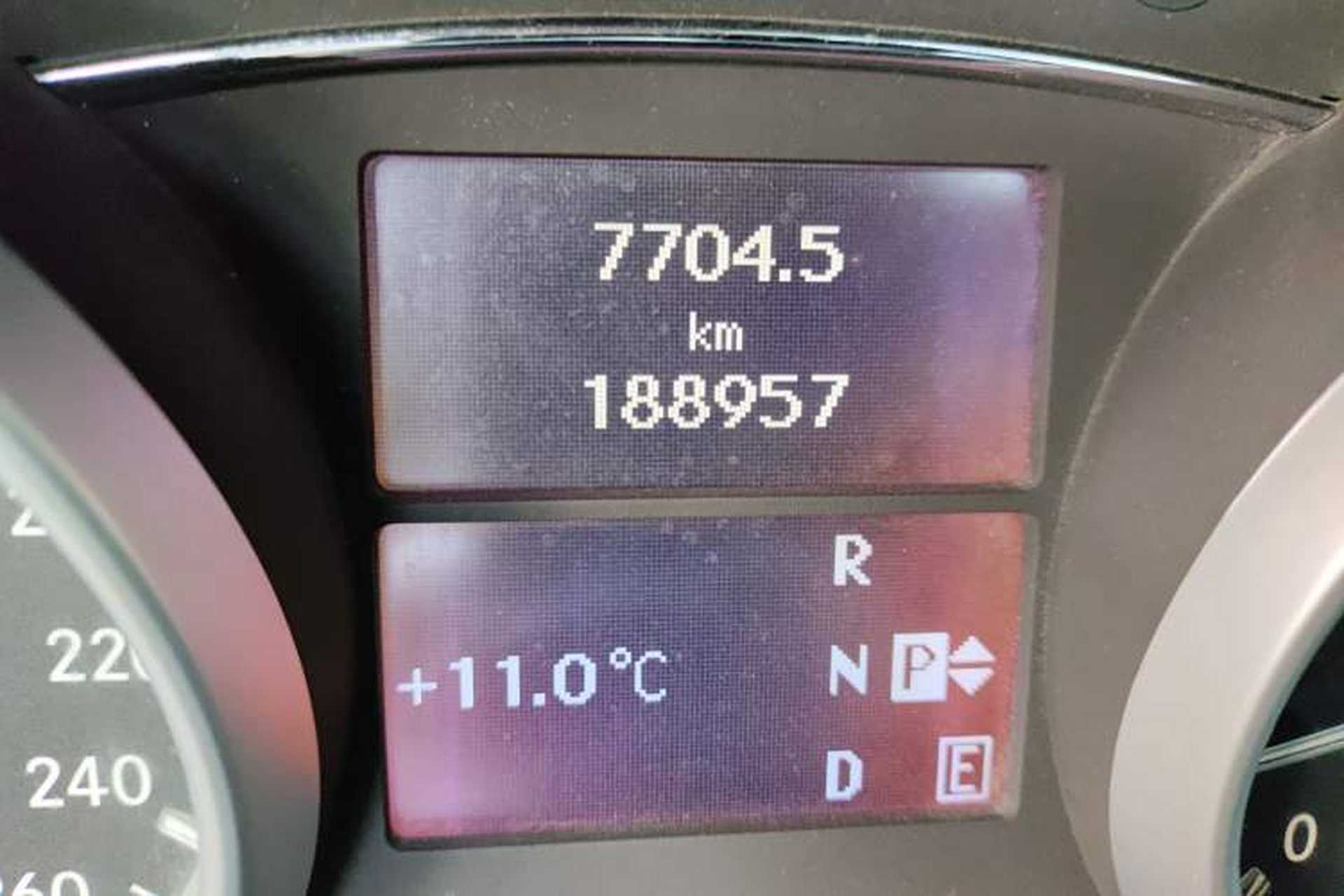 Used Mercedes-Benz R-Class 2010 R 350 L 4MATIC Odometer Close Up