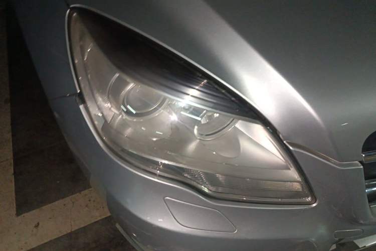 Used Mercedes-Benz R-Class 2010 R 300 L Business Model Right Front Headlight