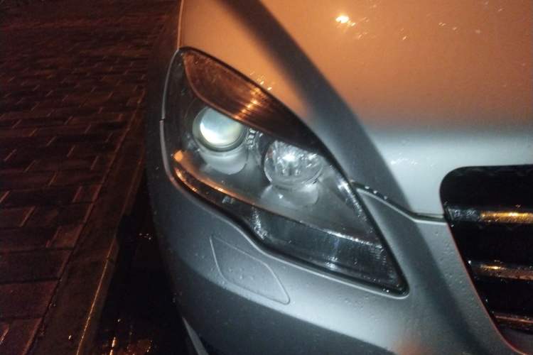 Used Mercedes-Benz R-Class 2010 R 350 L 4MATIC Right Front Headlight