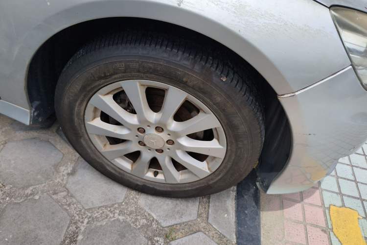 Used Mercedes-Benz R-Class 2010 R 350 L 4MATIC Right Front Wheel Hub