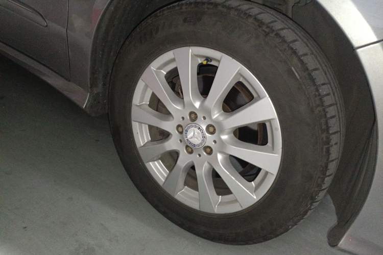 Used Mercedes-Benz R-Class 2010 R 300 L Business Model Right Front Wheel Hub