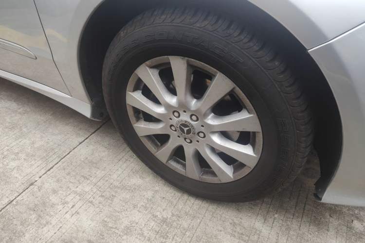 Used Mercedes-Benz R-Class 2010 R 350 L 4MATIC Right Front Wheel Hub