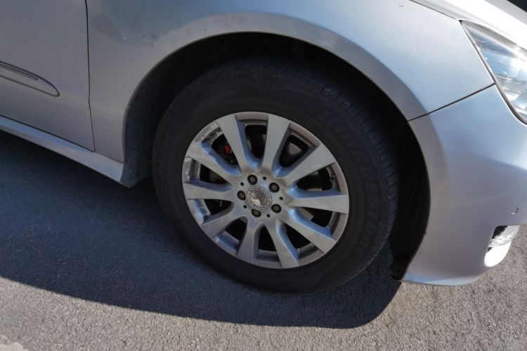 Used Mercedes-Benz R-Class 2010 R 350 L 4MATIC Right Front Wheel Hub