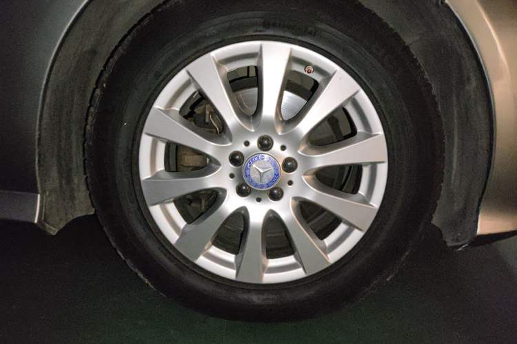 Used Mercedes-Benz R-Class 2010 R 350 L 4MATIC Right Front Wheel Hub