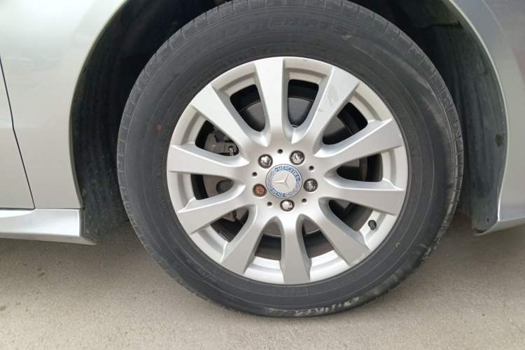 Used Mercedes-Benz R-Class 2010 R 350 L 4MATIC Right Front Wheel Hub