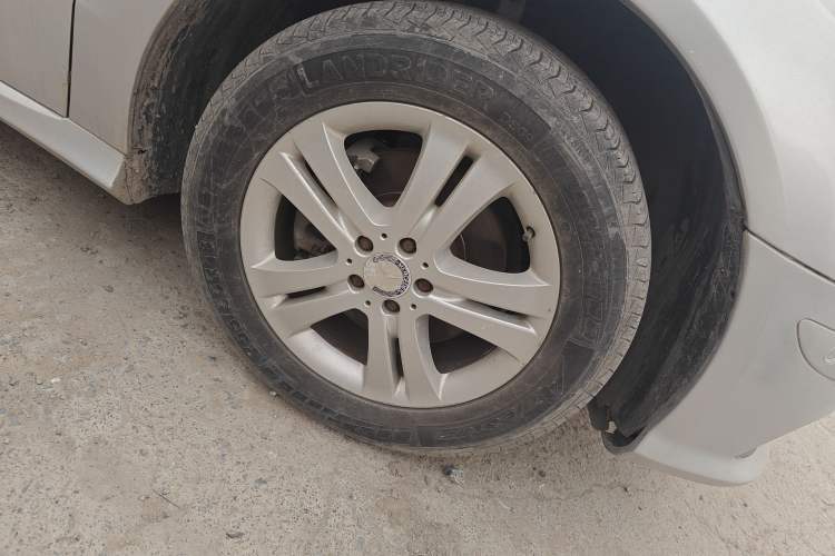 Used Mercedes-Benz R-Class 2010 R 350 L 4MATIC Grand Edition Right Front Wheel Hub