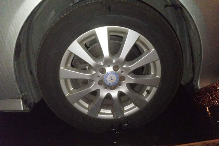 Used Mercedes-Benz R-Class 2010 R 350 L 4MATIC Right Front Wheel Hub