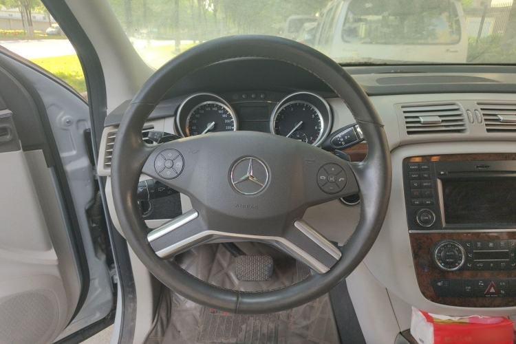 Used Mercedes-Benz R-Class 2010 R 350 L 4MATIC Steering Wheel