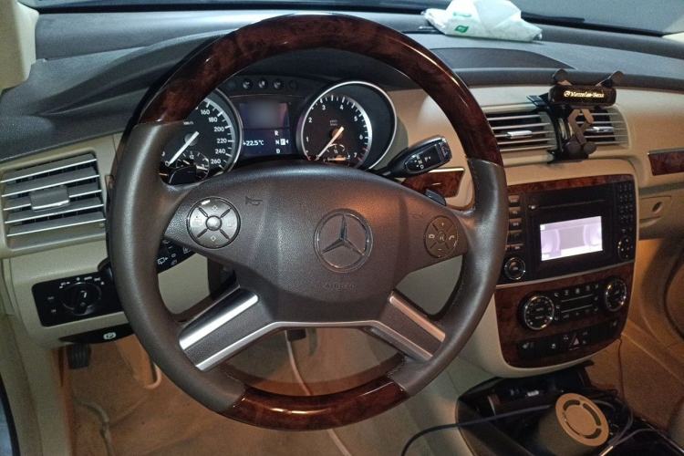 Used Mercedes-Benz R-Class 2010 R 300 L Business Model Steering Wheel