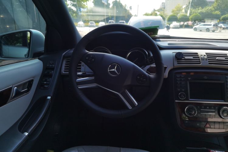 Used Mercedes-Benz R-Class 2010 R 350 L 4MATIC Steering Wheel