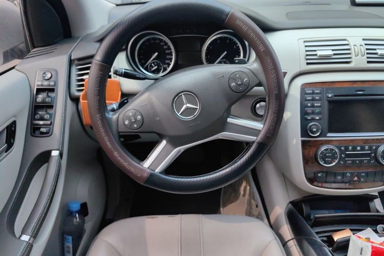 Used Mercedes-Benz R-Class 2010 R 350 L 4MATIC Grand Edition Steering Wheel