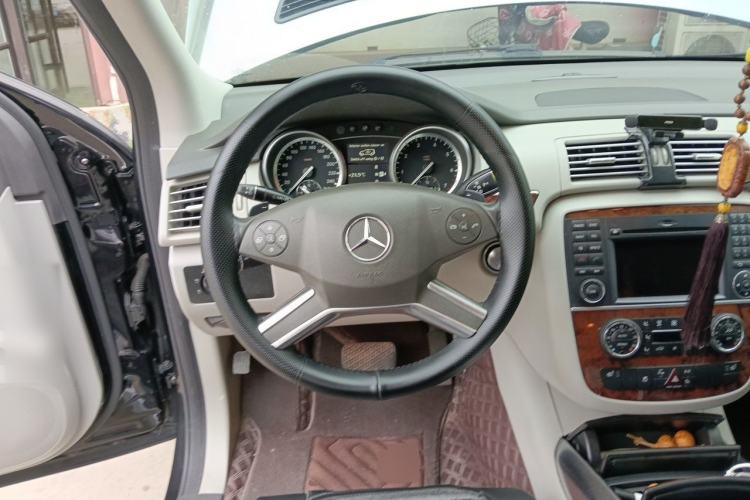 Used Mercedes-Benz R-Class 2010 R 350 L 4MATIC Steering Wheel