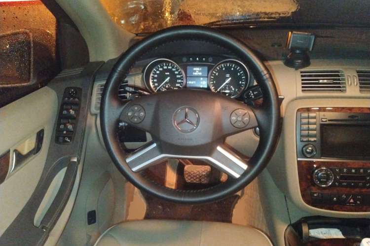 Used Mercedes-Benz R-Class 2010 R 350 L 4MATIC Steering Wheel