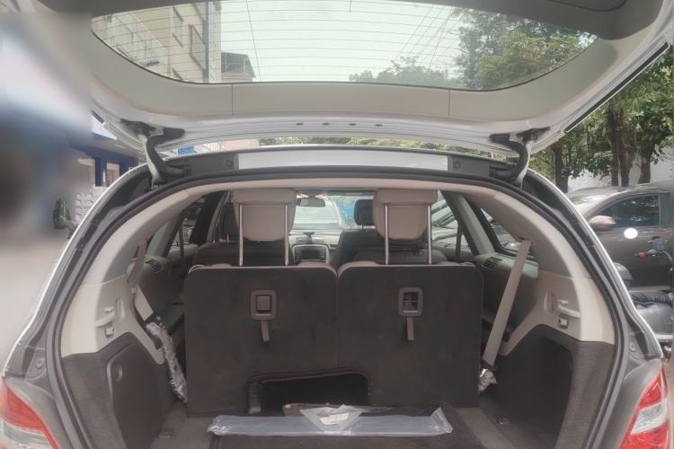 Used Mercedes-Benz R-Class 2010 R 350 L 4MATIC Trunk