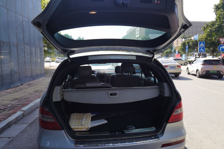 Used Mercedes-Benz R-Class 2010 R 350 L 4MATIC Trunk