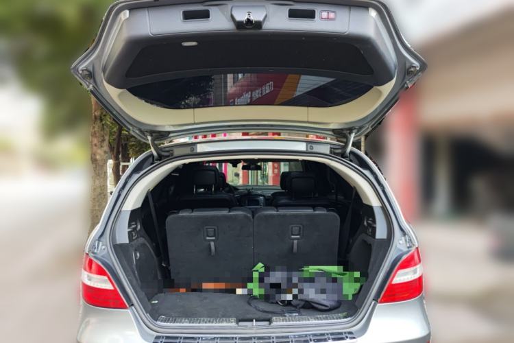 Used Mercedes-Benz R-Class 2010 R 350 L 4MATIC Trunk