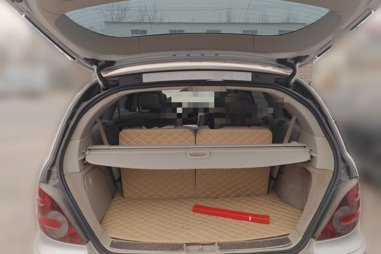 Used Mercedes-Benz R-Class 2010 R 350 L 4MATIC Grand Edition Trunk