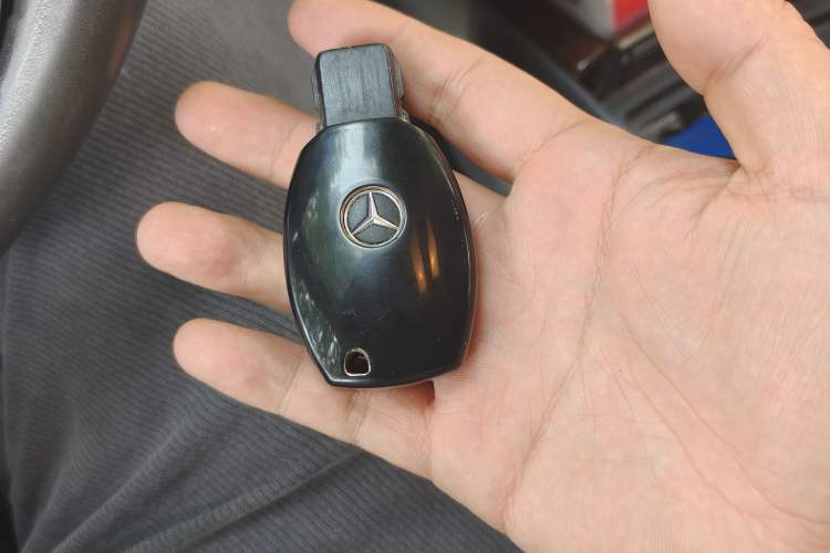 Used Mercedes-Benz R-Class 2010 R 350 L 4MATIC Vehicle Key