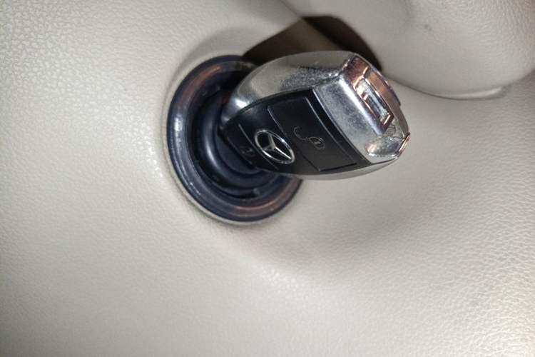 Used Mercedes-Benz R-Class 2010 R 300 L Business Model Vehicle Key