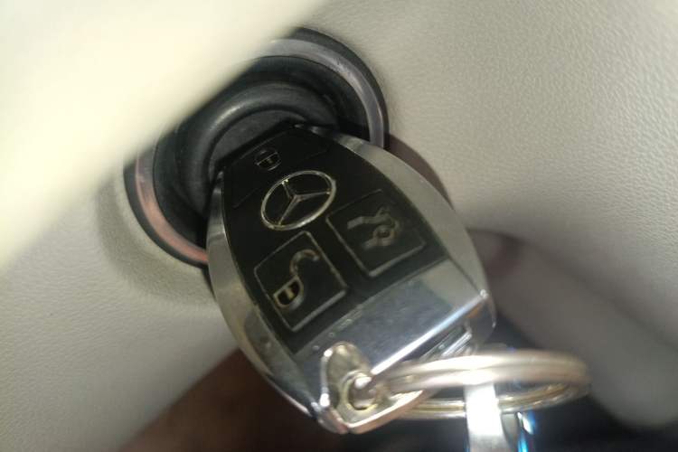 Used Mercedes-Benz R-Class 2010 R 350 L 4MATIC Vehicle Key